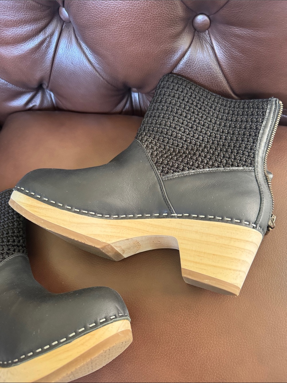 Worn once The Sak Women's Black Leather & Knit Ankle Booties Wood Clog Bottom - Picture 9 of 11
